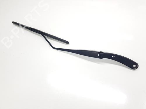 front-windshield-wiper-arm-renault-arkana-i-lcm_-ldn_-2019-33861081 main image