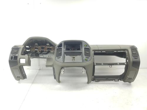 Used Dashboard MITSUBISHI PAJERO III (V7_W, V6_W) 2.5 TDi (V64W) (99 hp) 8250896