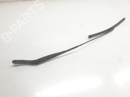 front-windshield-wiper-arm-dacia-sandero-iii-2021-32364402 main image