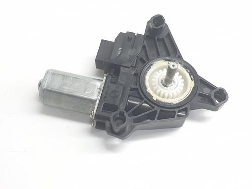 Rudehejsemotor bagstkærm højre MERCEDES-BENZ A-CLASS (W176) A 200 CDI / d (176.008) (136 hp) 29716862