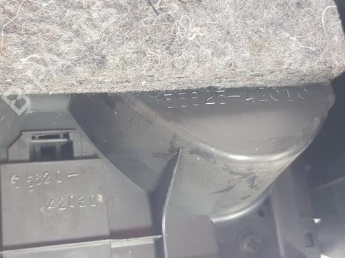 Armrest / Center console TOYOTA RAV 4 II (_A2_) 2.0 4WD (ACA21, ACA20) | BP31593546I20 