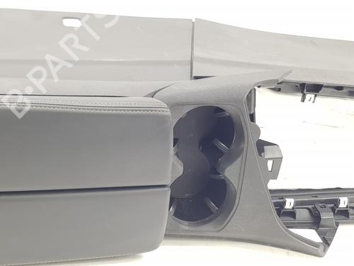 Armrest / Center console PEUGEOT 3008 II SUV (MC_, MR_, MJ_, M4_) 1.5 BlueHDi 130 | BP29729484I20