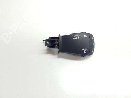 Commandes au volant RENAULT KADJAR (HA_, HL_) 1.6 dCi 130 4x4 (HLA4) (130 hp) 31265076