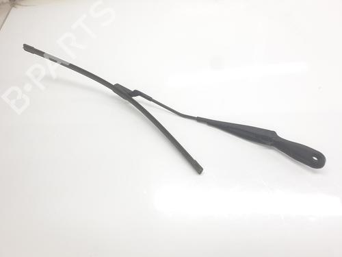 front-windshield-wiper-arm-dacia-duster-pym_-pyn_-2023-36678703 main image