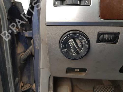 Left tailgate light VW TOUAREG (7LA, 7L6, 7L7) 2.5 R5 TDI | BP18918283C79 