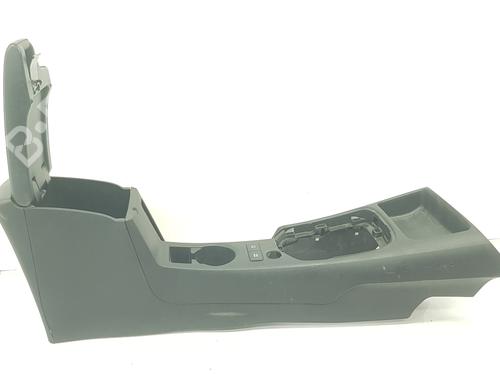 Used Armrest / Center console TOYOTA HILUX VIII Pickup (_N1_) 2.4 D 4WD (GUN125_, GUN125R) (150 hp) 13241395