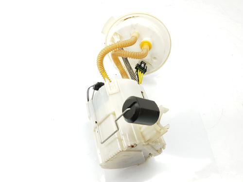 Used Fuel pump BMW 3 (F30, F80) 318 d (150 hp) 23529969