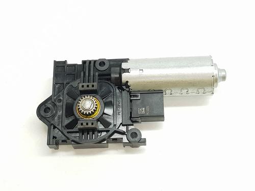 sunroof-engine-mercedes-benz-cla-shooting-brake-x118-2019-38068691 main image