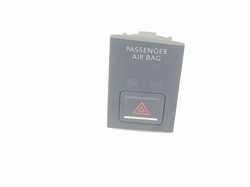 Used Warning switch VW GOLF VII (5G1, BQ1, BE1, BE2) 1.4 TSI (125 hp) 17333996