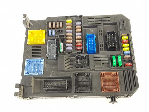 Used Fuse box Fuse box 37158154 37158154