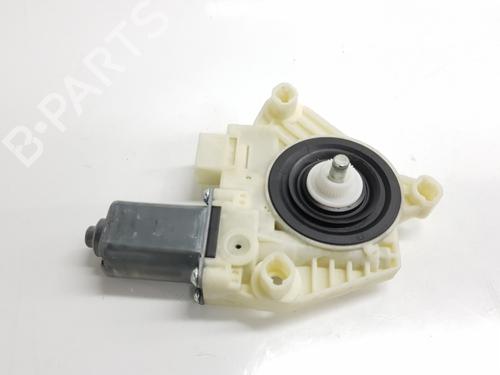 Rudehejsemotor forskærm højre MERCEDES-BENZ C-CLASS (W205) C 220 BlueTEC / d (205.002, 205.004) (170 hp) 27684487