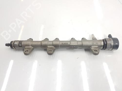 Used Injection rail BMW 1 (F40) 118 d (150 hp) 12568232