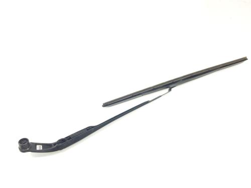 Used Front windshield wiper arm HYUNDAI i30 (PDE, PD, PDEN) 1.5 T-GDI hybrid 48V (160 hp) 15604323