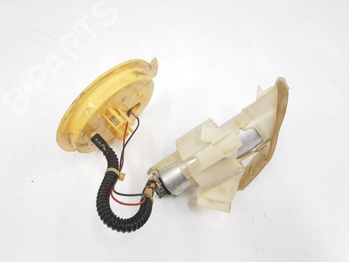 Used Fuel pump BMW 5 (F10) 525 d (204 hp) 10916876