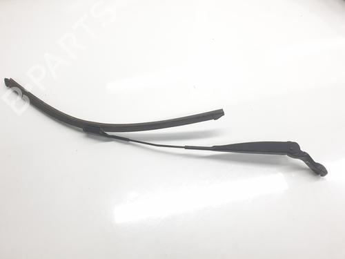 Used Front windshield wiper arm FIAT 500 (312_) 1.0 Mild Hybrid (312AYD1B) (71 hp) 22221325