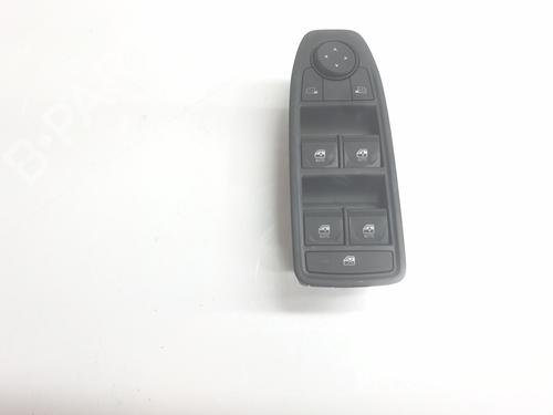 Used Left front window switch Left front window switch DACIA DUSTER (PYM_, PYN_) 1.2 TCe 130 (131 hp) 35804296 35804296