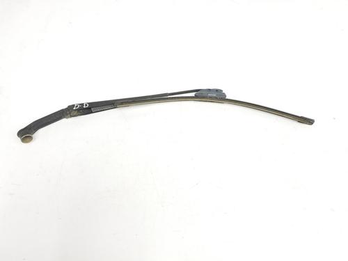 Used Front windshield wiper arm MITSUBISHI PAJERO III (V7_W, V6_W) 3.2 Di-D (V68W, V78W) (165 hp) 8290771