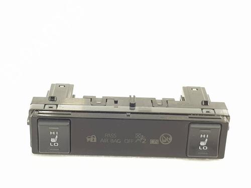 switch-toyota-rav-4-v-_a5_-_h5_-2018-40435685 main image