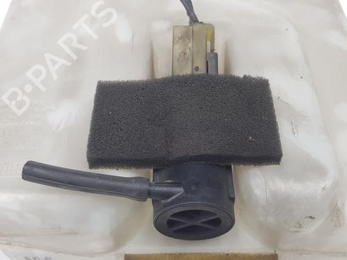 Windscreen washer tank TOYOTA LAND CRUISER 90 (_J9_) 3.0 TD (KZJ90_, KZJ95_, KZJ90R, KZJ95R, KZJ90W, KZJ95W) | BP16523644C113 