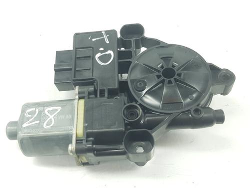 Used Right rear window motor VW GOLF VII (5G1, BQ1, BE1, BE2) 1.2 TSI (110 hp) 13658946