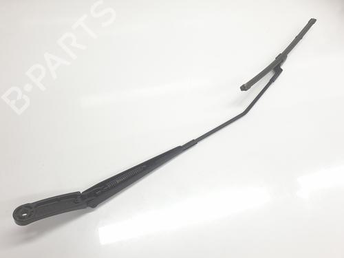 Used Front windshield wiper arm SEAT IBIZA V (KJ1, KJG) 1.0 MPi (80 hp) 28355802