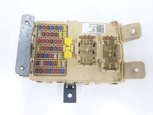 Used Fuse box Fuse box 38413308 38413308