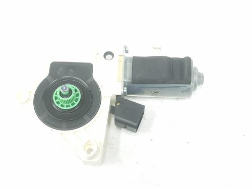 Used Left front window motor MERCEDES-BENZ CLA Coupe (C117) CLA 200 CDI (117.301) (136 hp) 8329402