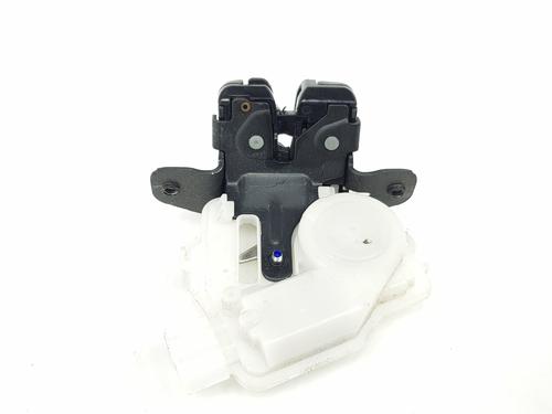 Used Tailgate lock TOYOTA YARIS (_P13_) 1.5 Hybrid (NHP130_, NHP130) (101 hp) 20666560