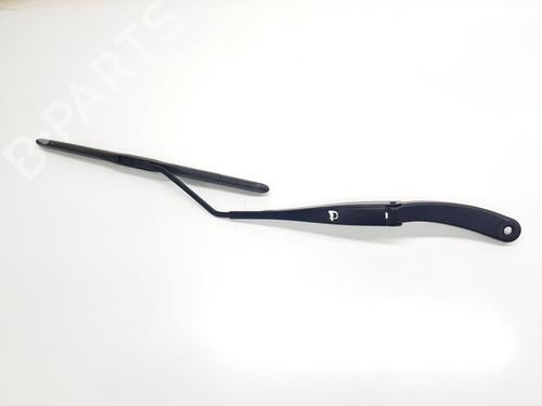 front-windshield-wiper-arm-renault-arkana-i-lcm_-ldn_-2019-33861475 main image