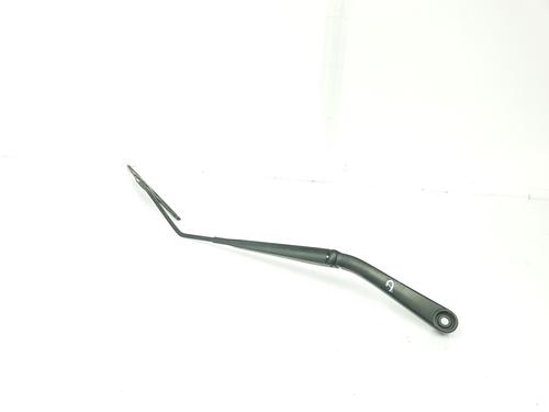 Used Front windshield wiper arm NISSAN JUKE (F15) 1.2 DIG-T (115 hp) 9234629