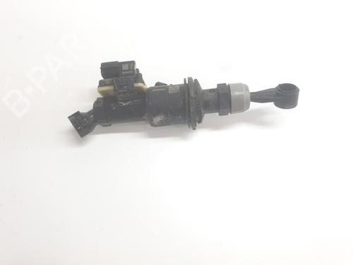 Used Clutch slave cylinder Clutch slave cylinder DACIA SANDERO III 1.0 TCe 90 (91 hp) 36186195 36186195