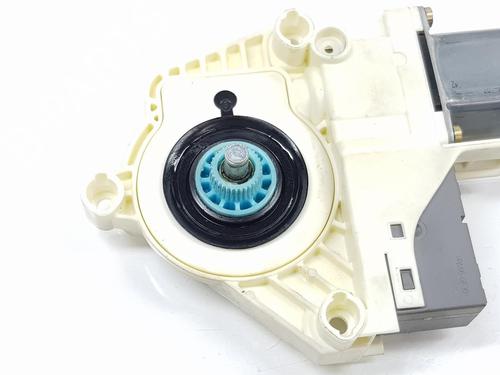 Left front window motor LAND ROVER DISCOVERY III (L319) 2.7 TD 4x4 | BP18147529E21 
