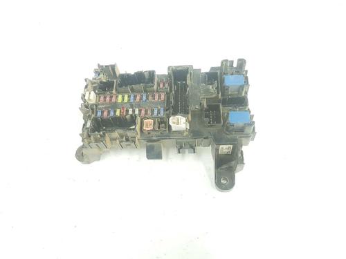 Used Fuse box SUZUKI GRAND VITARA II (JT, TE, TD) 1.9 DDiS All-wheel Drive (JT419, TD44, JB419WD, JB419XD,... (129 hp) 8104516