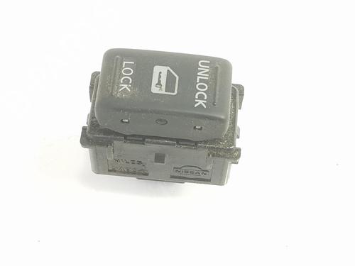Used Switch NISSAN MICRA III (K12) 1.2 16V (65 hp) 8877843