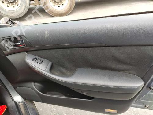 Fuse box TOYOTA AVENSIS Saloon (_T25_) 2.0 VVT-i (AZT250_, AZT250R) | BP6335946E1 