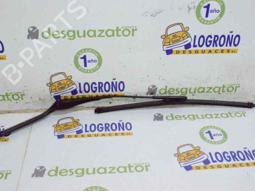Used Front windshield wiper arm BMW 1 Coupe (E82) 120 d (177 hp) 3659223
