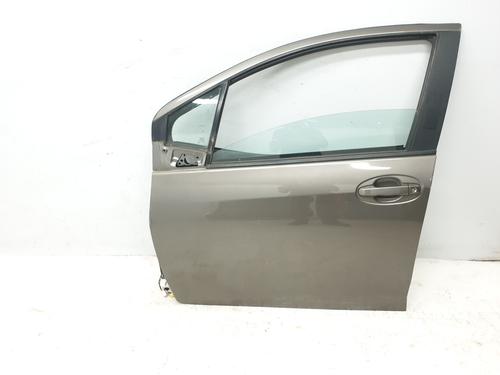 Used Left front door TOYOTA YARIS (_P13_) 1.5 Hybrid (NHP130_, NHP130) (101 hp) 27881510