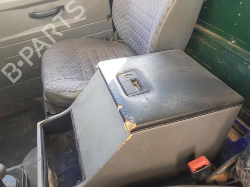 Left front indicator LAND ROVER DEFENDER Pick Up (L316) 2.4 Td4 4x4 (L317) | BP11379099C32 