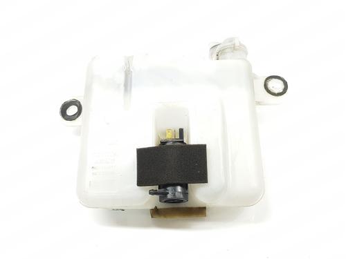Used Windscreen washer tank TOYOTA LAND CRUISER 90 (_J9_) 3.0 TD (KZJ90_, KZJ95_, KZJ90R, KZJ95R, KZJ90W, KZJ95W) (125 hp) 19037357