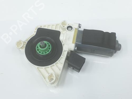 Used Left front window motor MERCEDES-BENZ CLA Coupe (C117) CLA 200 CDI / d (117.308) (136 hp) 10658514
