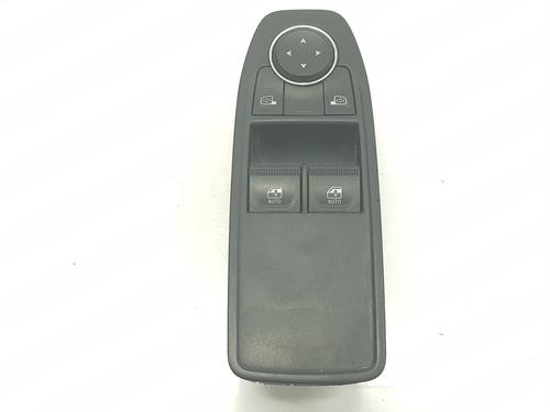 venstre-foran-elrute-bryter-renault-clio-v-b7_-2019-32631715 main image