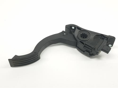 Pedal VOLVO V40 Hatchback (525) D2 (120 hp) 16948699