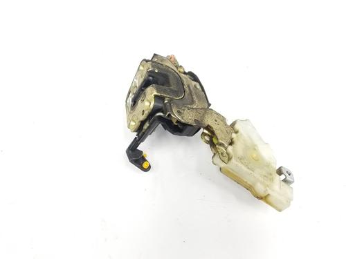 Vergrendeling links voor NISSAN ALMERA II Hatchback (N16) 2.2 Di (110 hp) 11421267