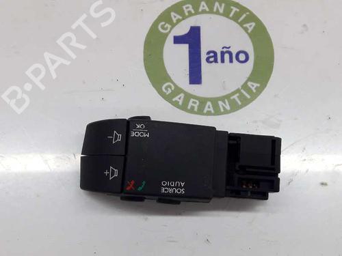 Used Steering wheel controls NISSAN PRIMASTAR Van (X83) 2.0 dCi 115 (114 hp) 4453789