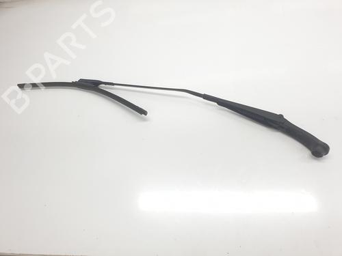 Used Front windshield wiper arm AUDI Q2 (GAB, GAG) 1.6 TDI (115 hp) 21095510