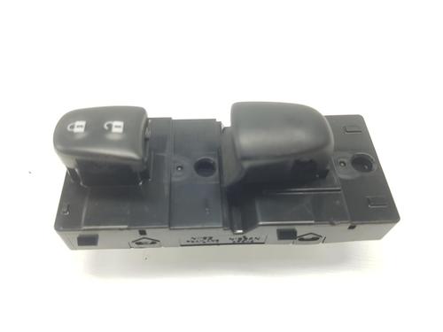 Mando elevalunas delantera derecho NISSAN JUKE (F16_) 1.0 (114 hp) 11352915
