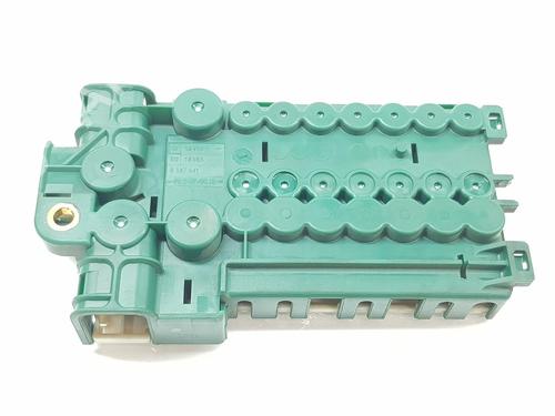 Used Fuse box BMW 5 (E39) 520 d (136 hp) 13330421