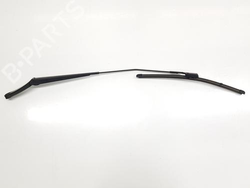 Used Front windshield wiper arm SEAT ARONA (KJ7, KJP) [2017-2026]  31589561