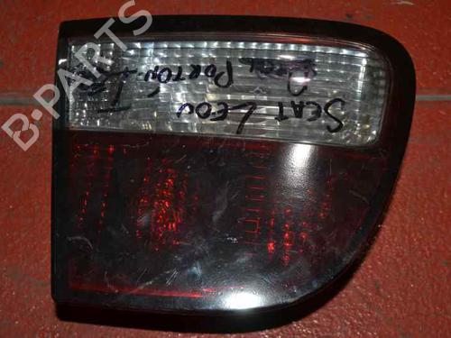 Left tailgate light SEAT LEON (1M1) 1.9 TDI (90 hp) 1M6945091B | 1M6945091B | PILOTO PORTON IZQUIERDO | 5 PUERTAS |