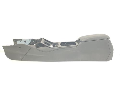 Used Armrest / Center console BMW 1 (F40) 118 d (150 hp) 30530342